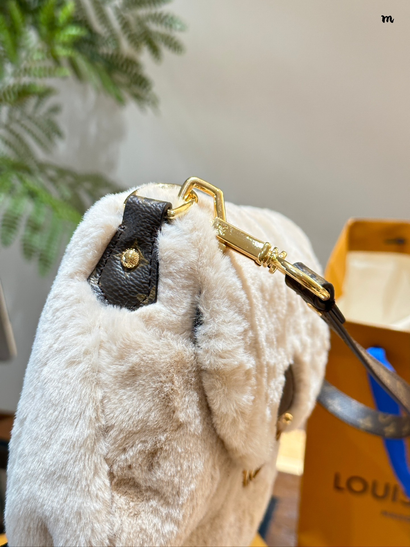 L design new ski series furry handbag