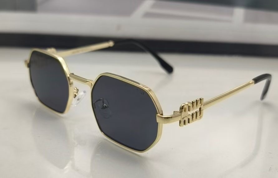 M design Fashion Sunglasses 17501
