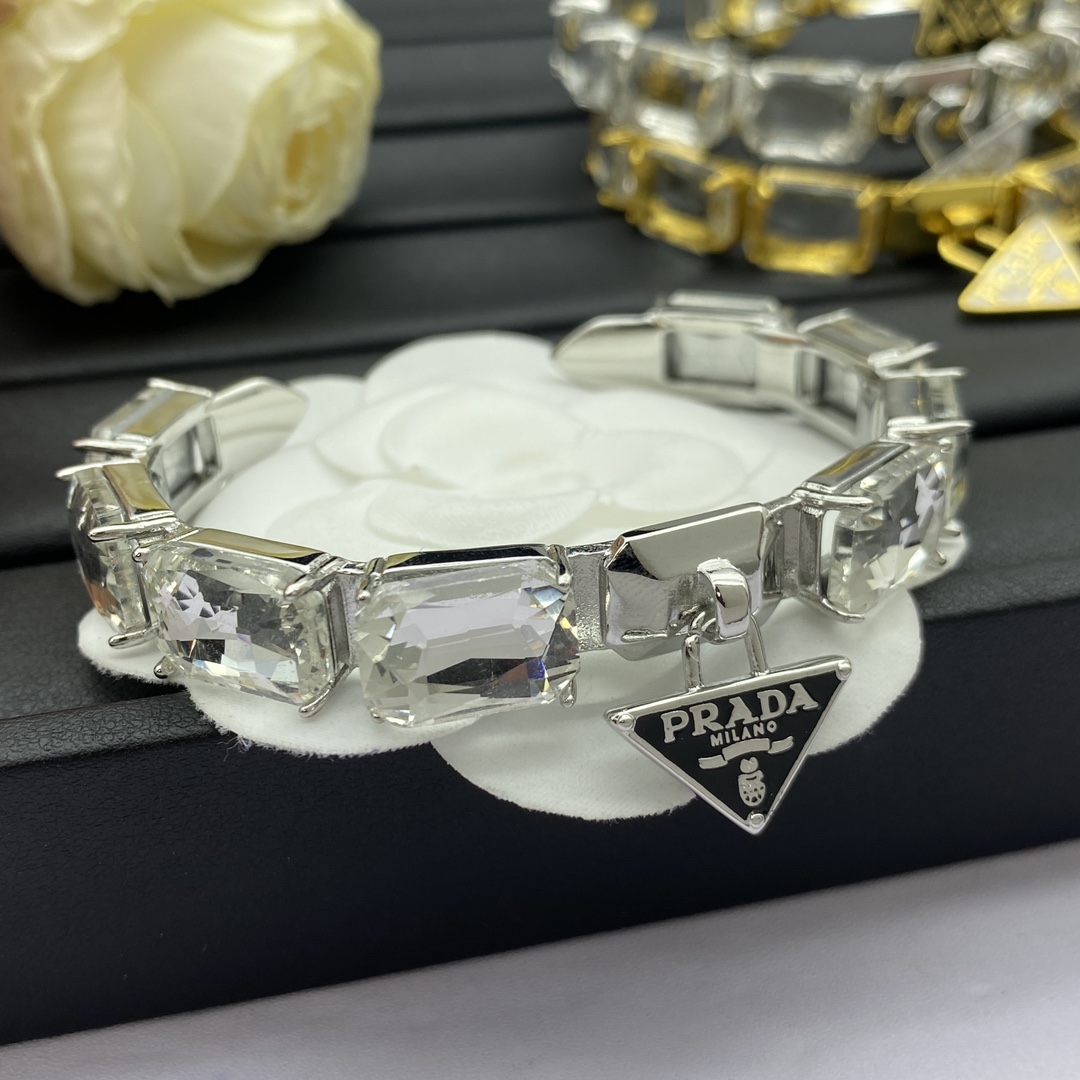 P design new metal bracelet