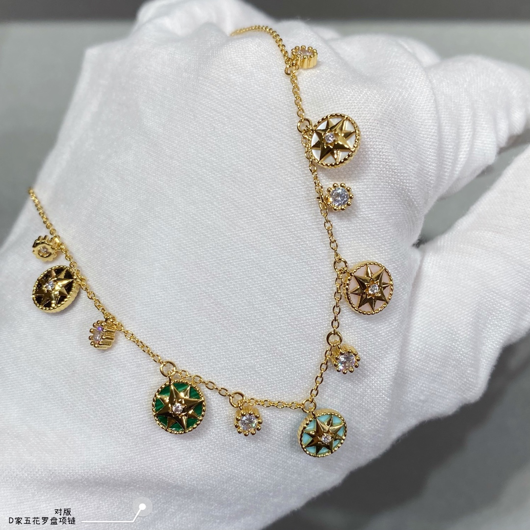 D designFive Flower Compass Necklace