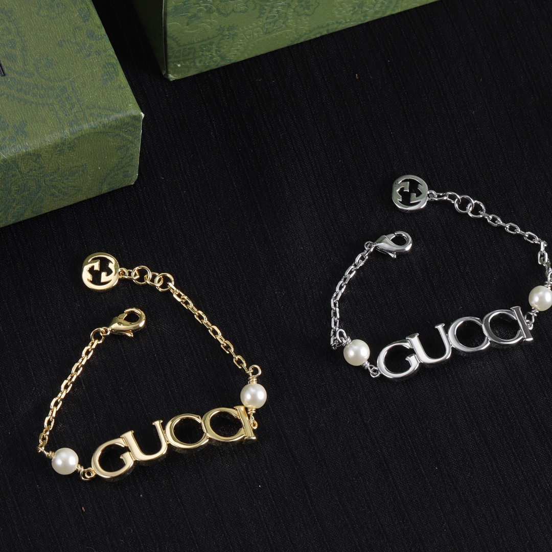 G design pearl bracelet