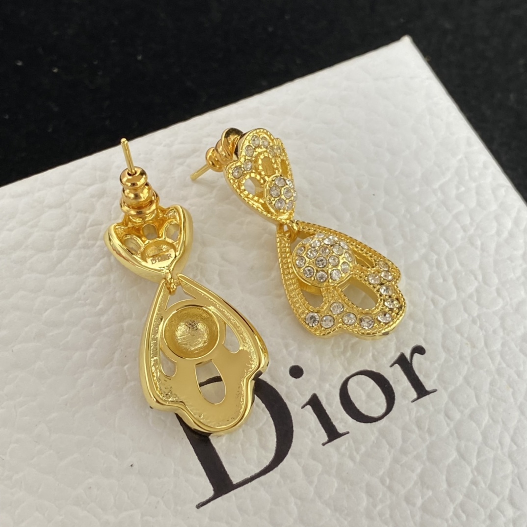 D designClassic Crown Earrings