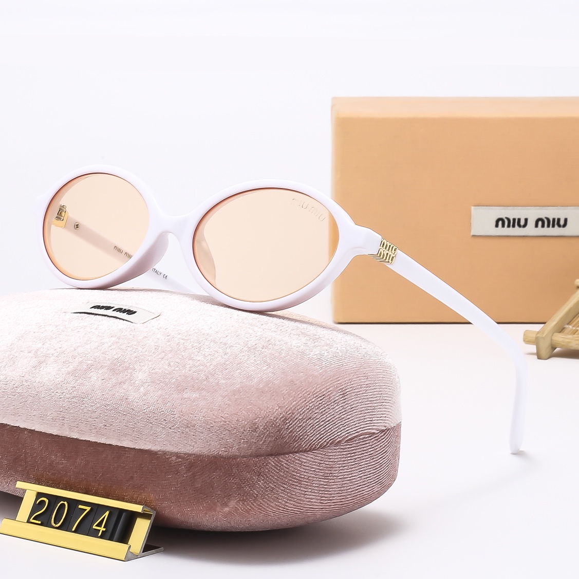 M design retro Sunglasses with box