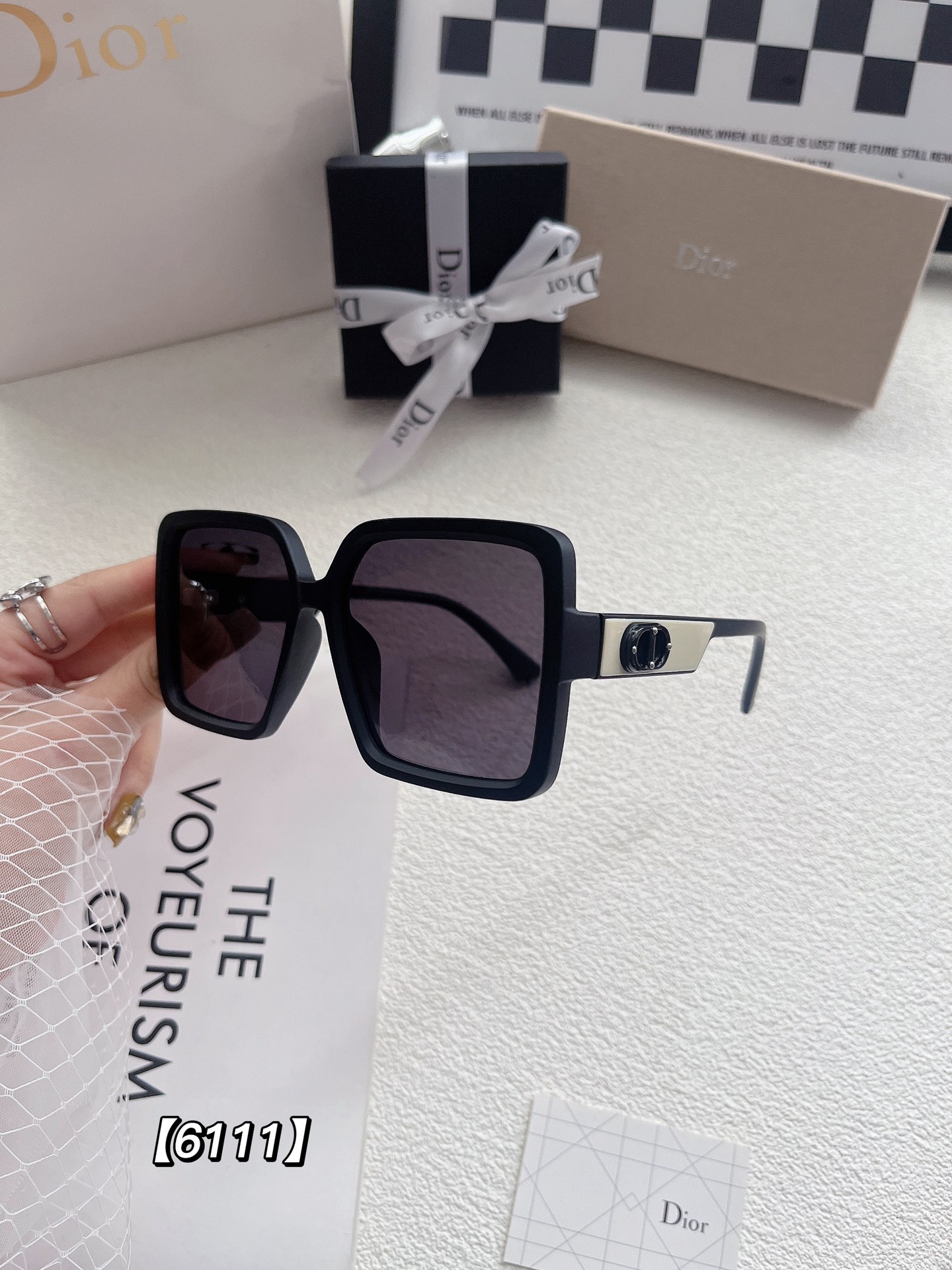 D logo fashion sunglasses