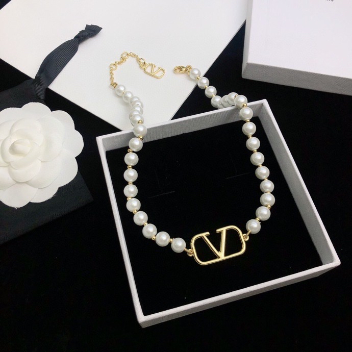 V styleMetal Logo Necklace with White Pearls