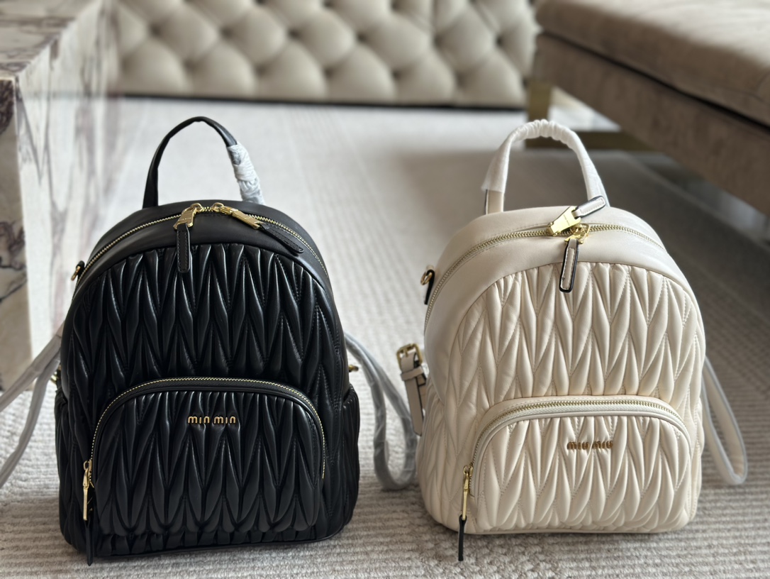 M design Cute and versatile backpack