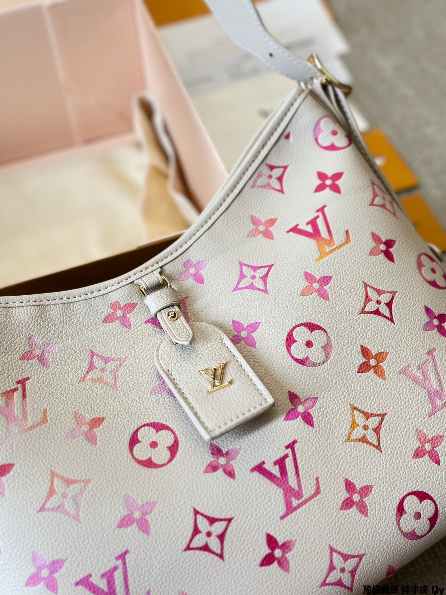 L design Classic Carryall handbag Cowhide made of