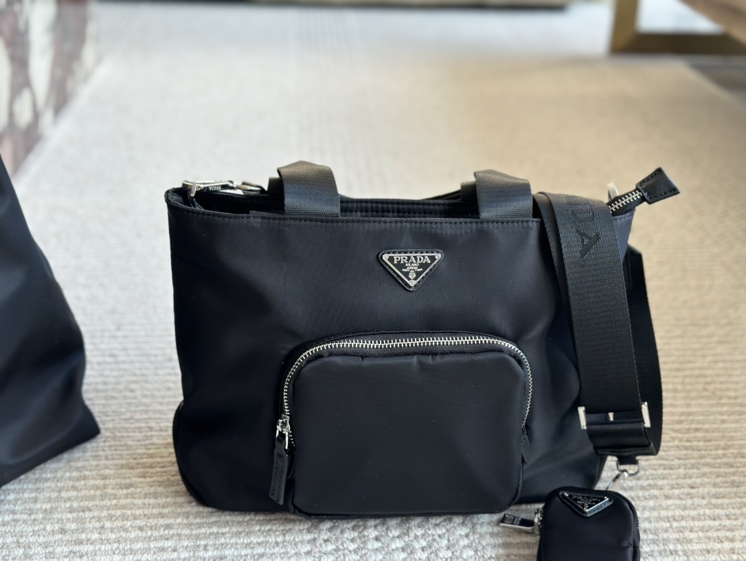 P design classic shopping bag