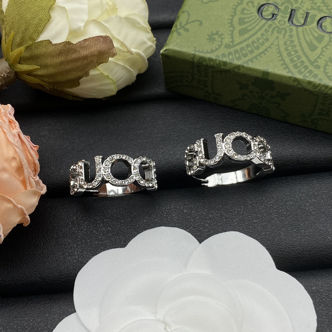 G design new earrings