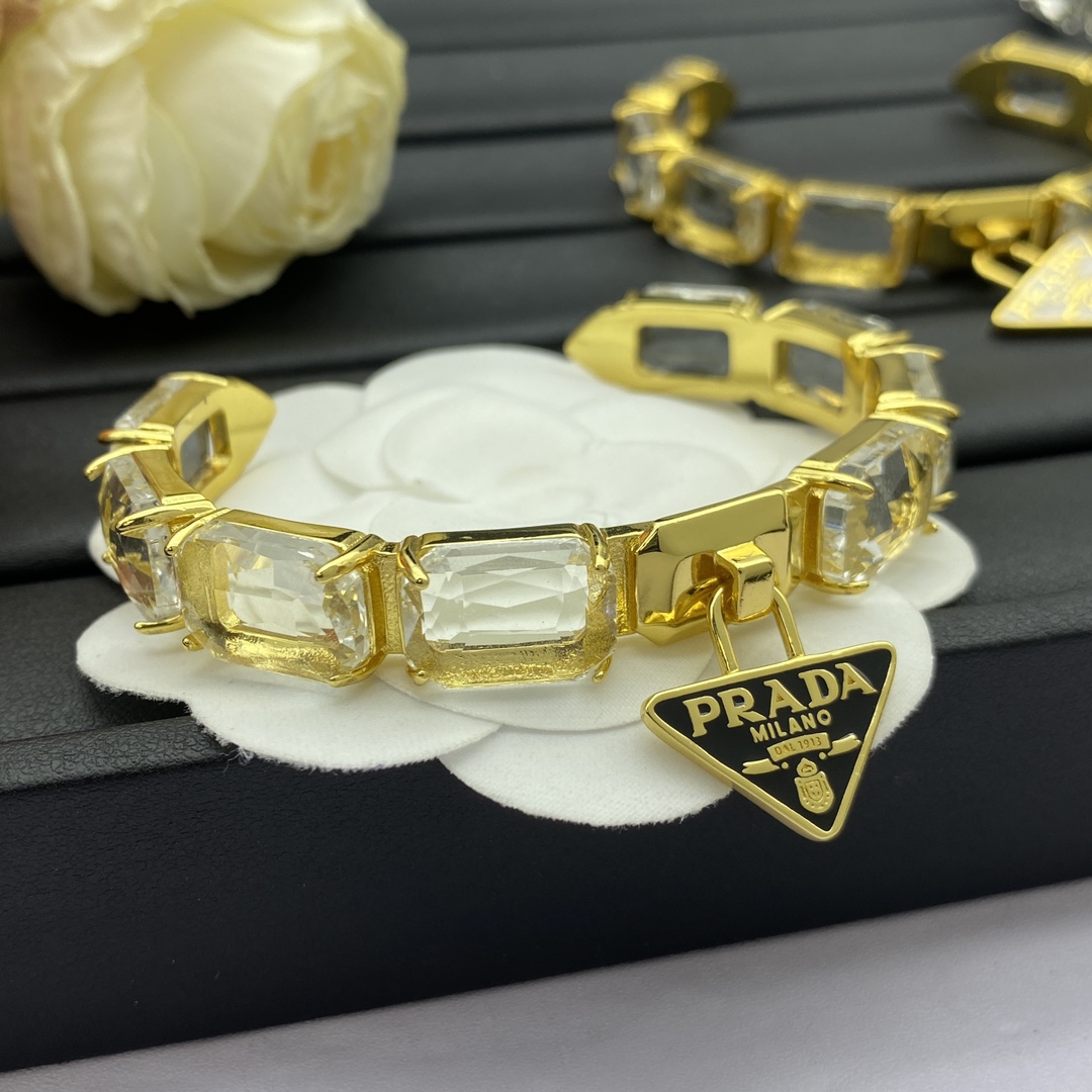 P design new metal bracelet