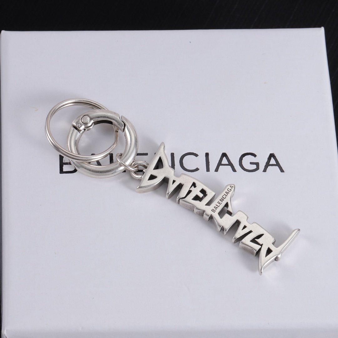 B design  Fashion Letter Keychain