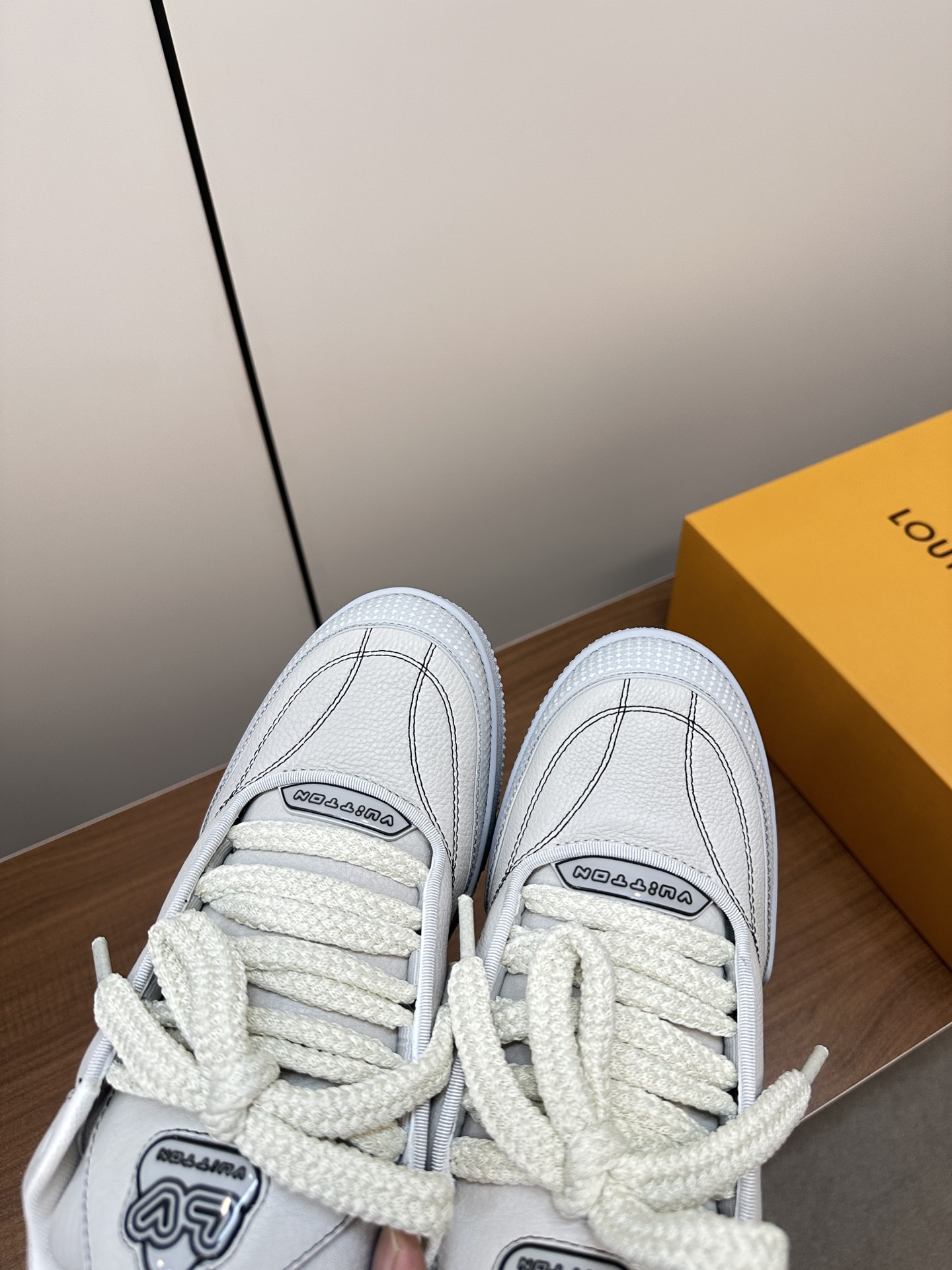 L designfour leaf clover sneakers