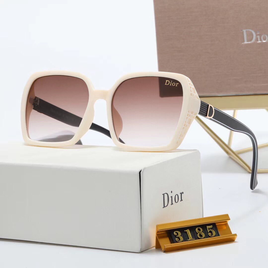 D logo fashion glasses