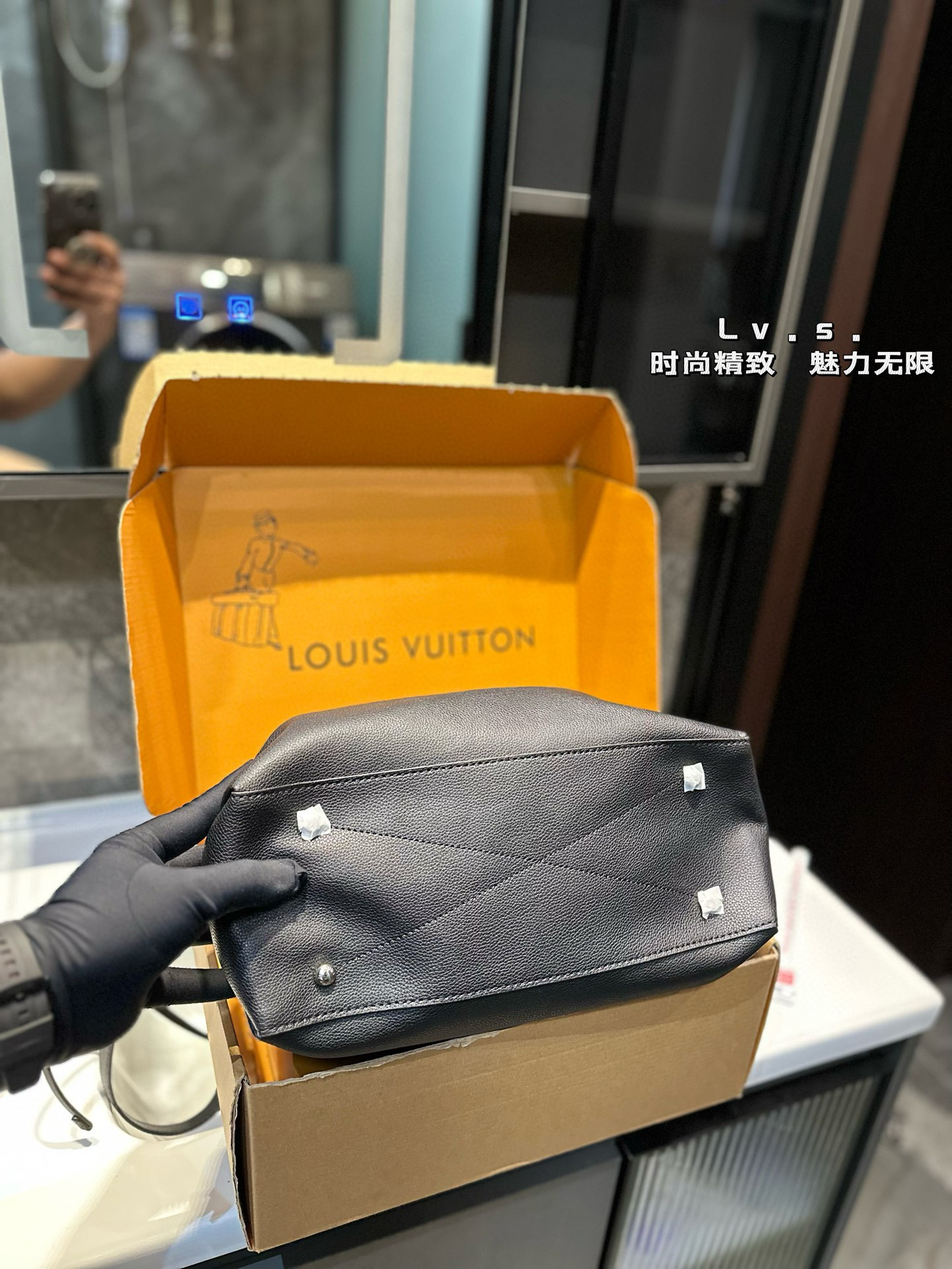 L design Bella Mahina drawstring bag