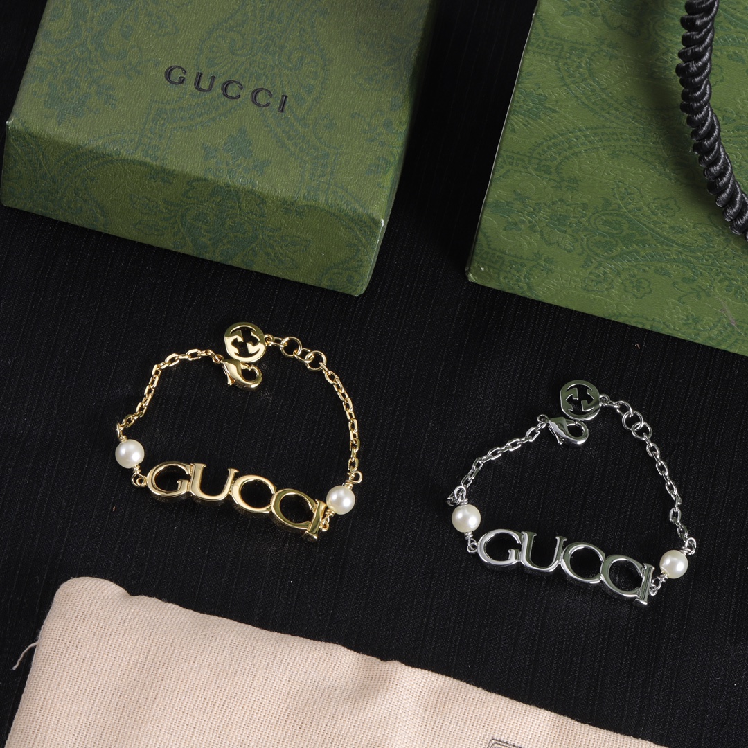 G design pearl bracelet