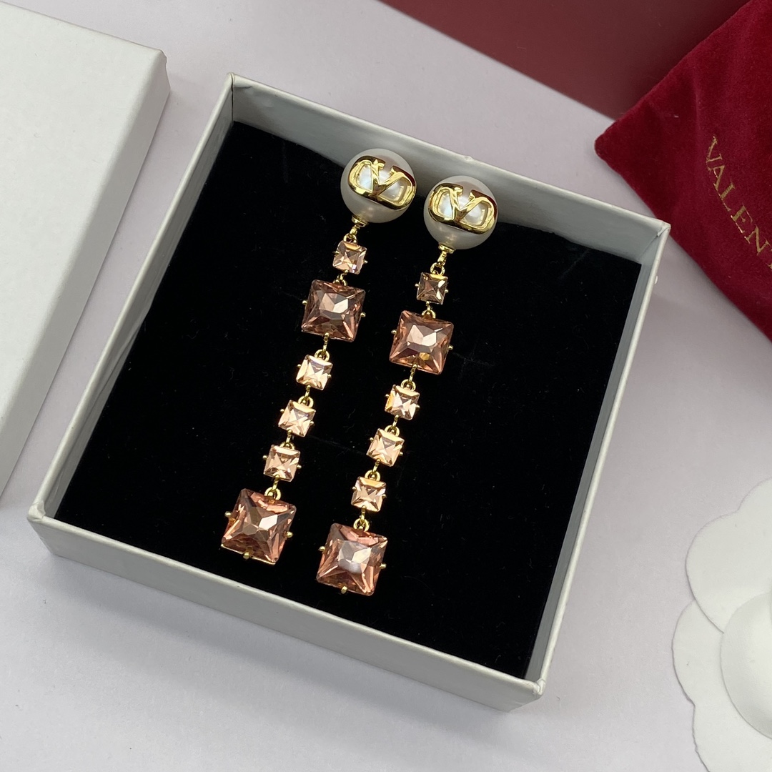 V stylediamond earrings