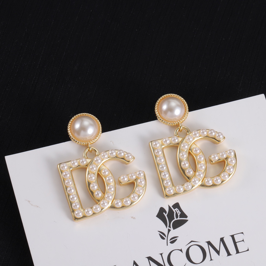DG pearl earrings