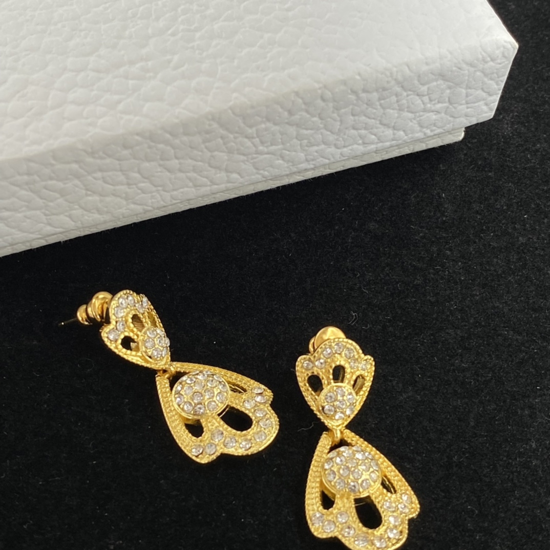 D designClassic Crown Earrings