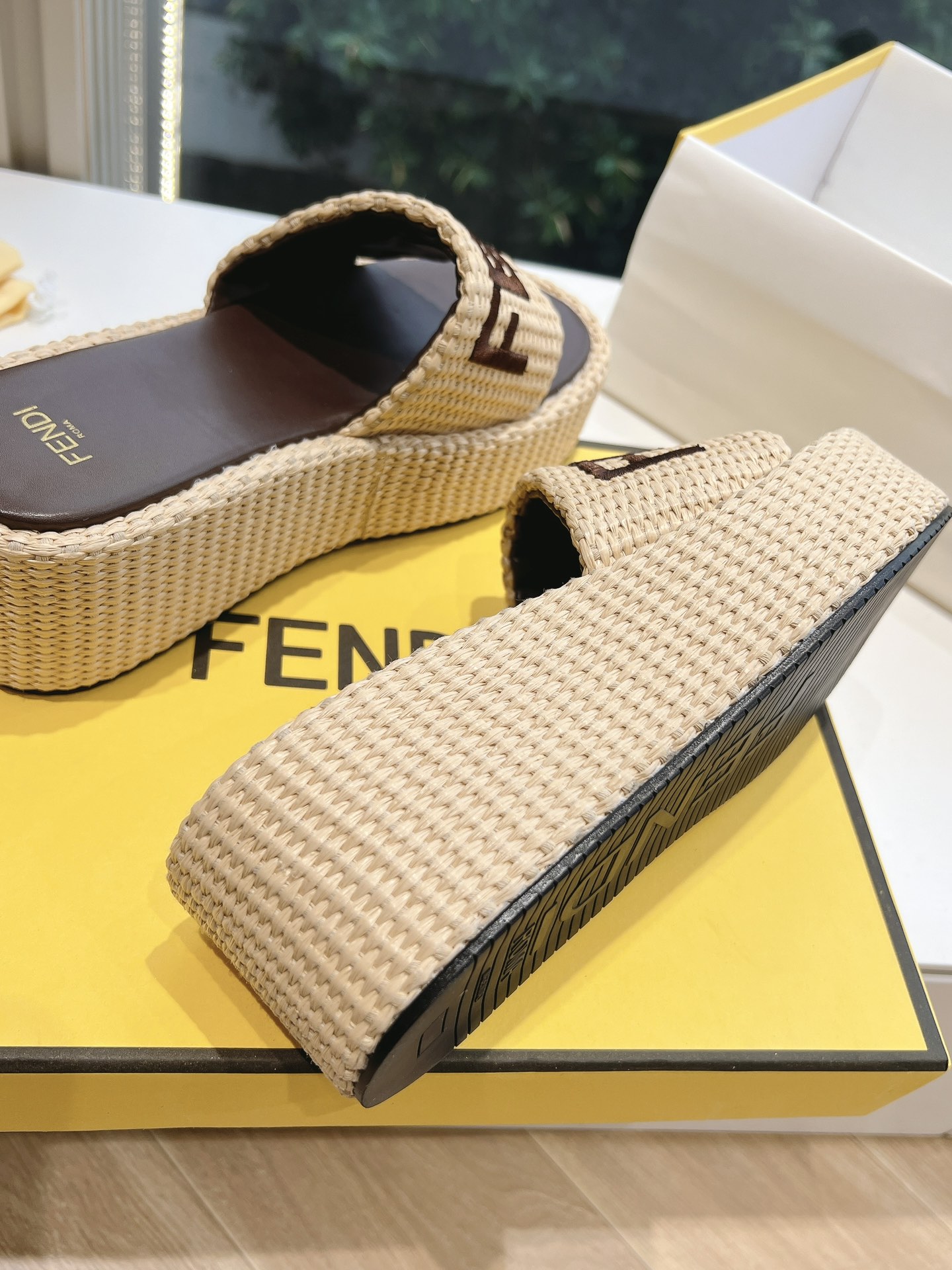F design 's new season woven slippers