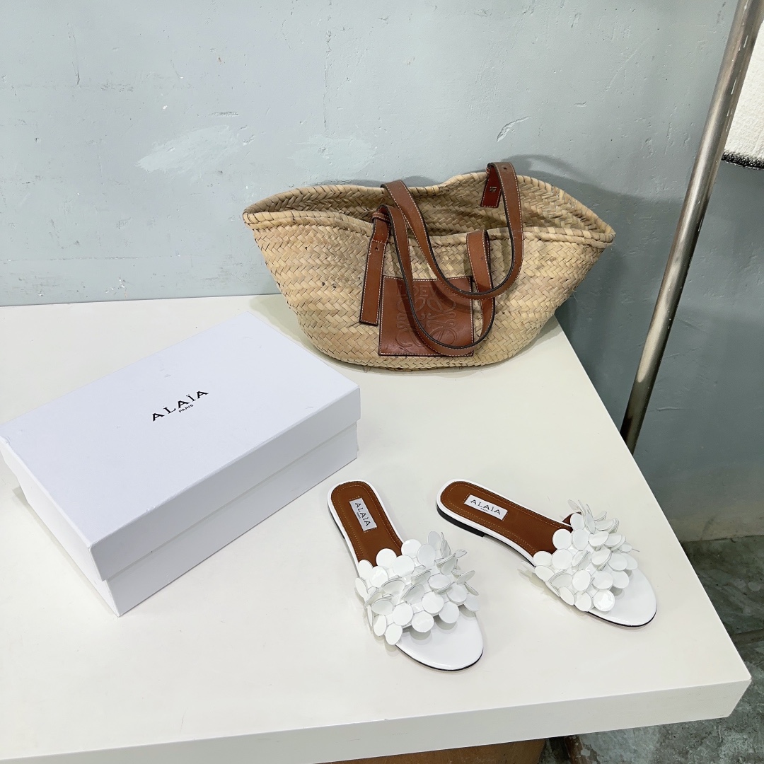 Alaia 2024 new round flower embellished flat sandals