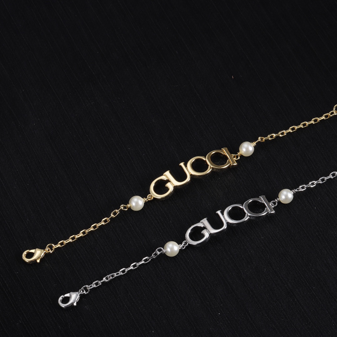 G design pearl bracelet