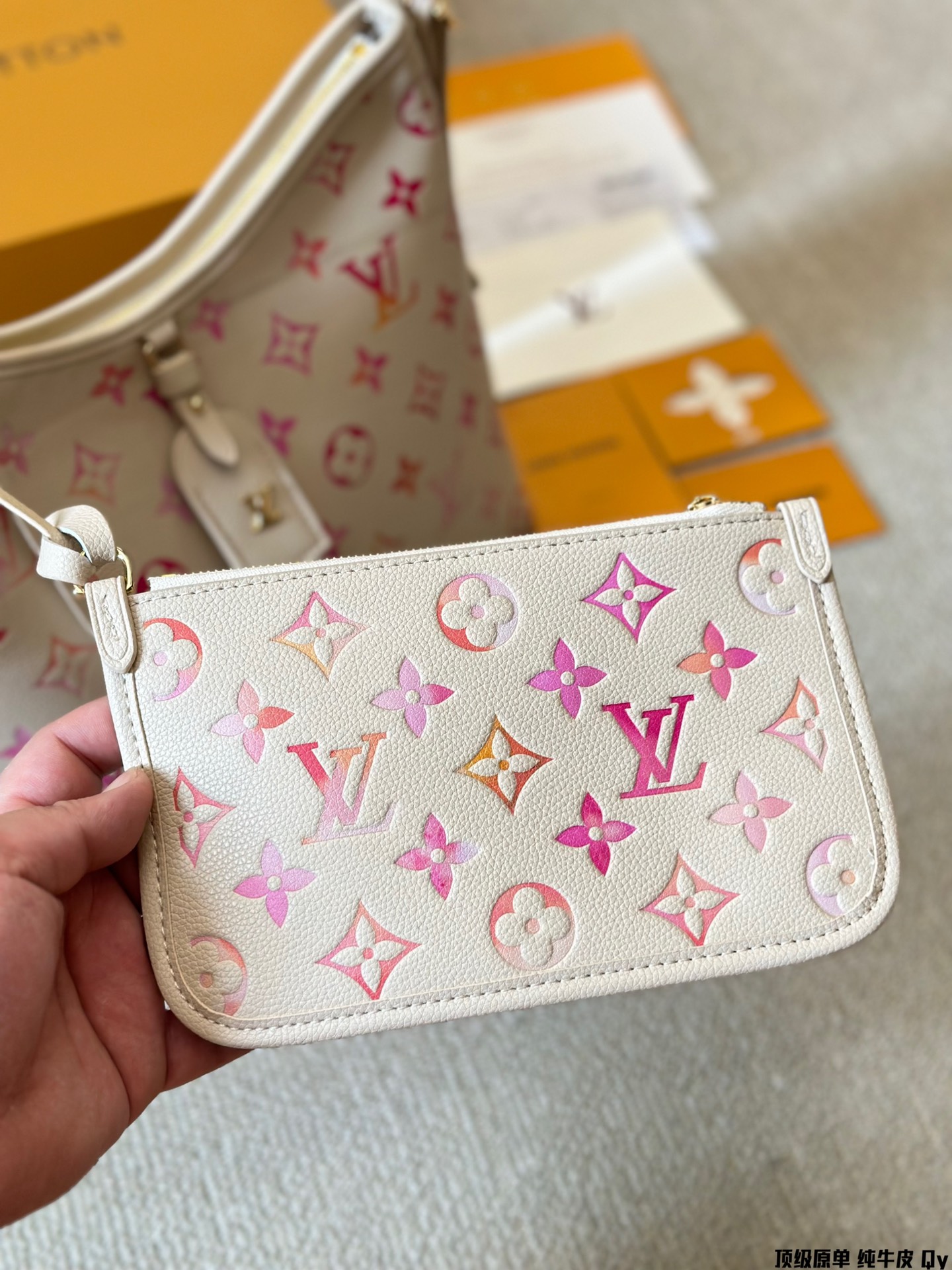 L design Classic Carryall handbag Cowhide made of