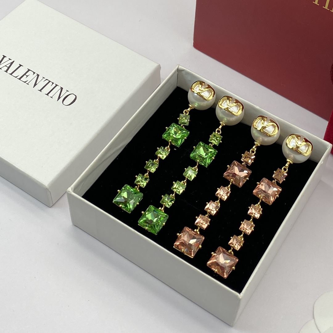 V stylediamond earrings