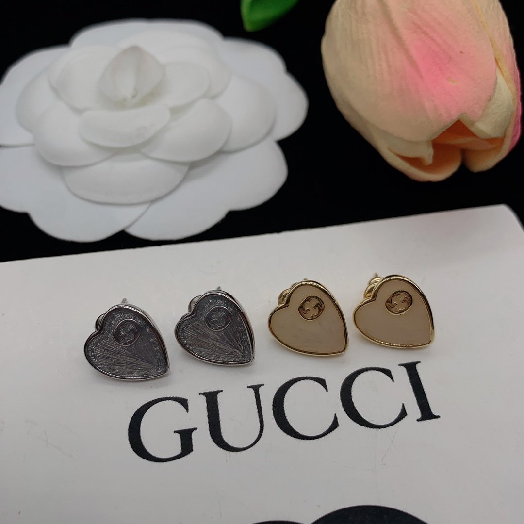 G design Love Earrings