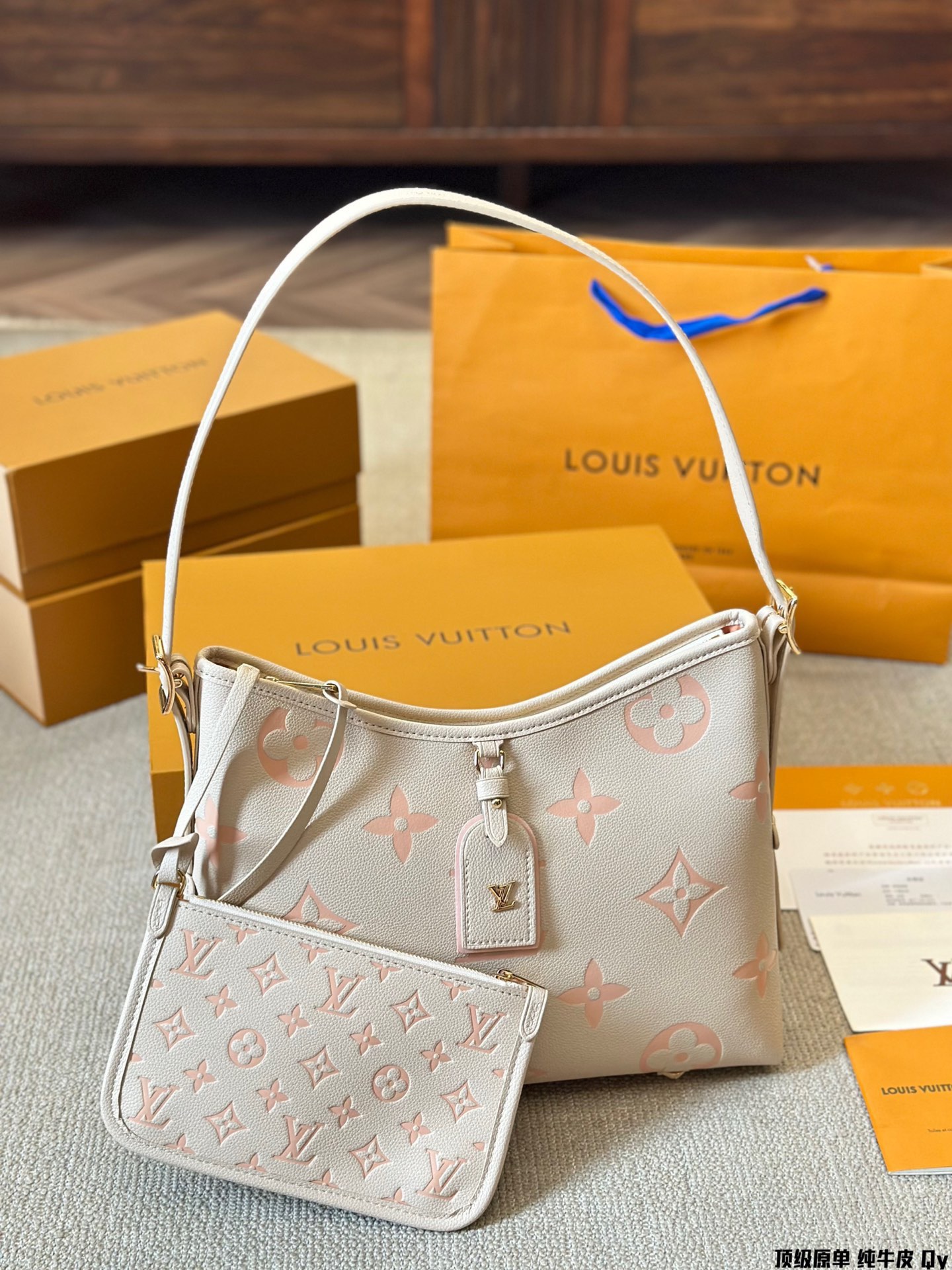 L design Classic Carryall handbag Cowhide made of