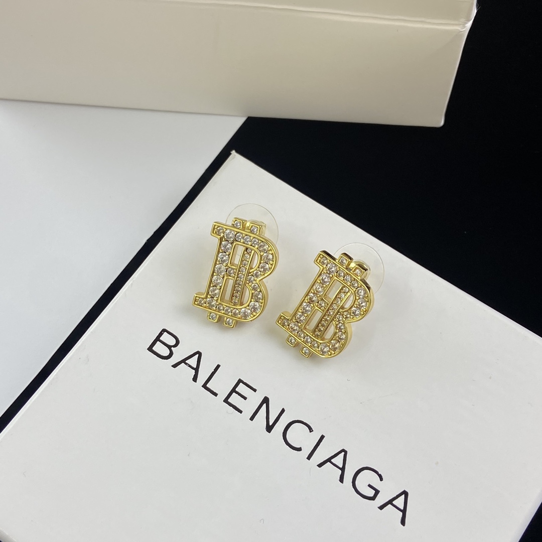 B design  fashion earrings