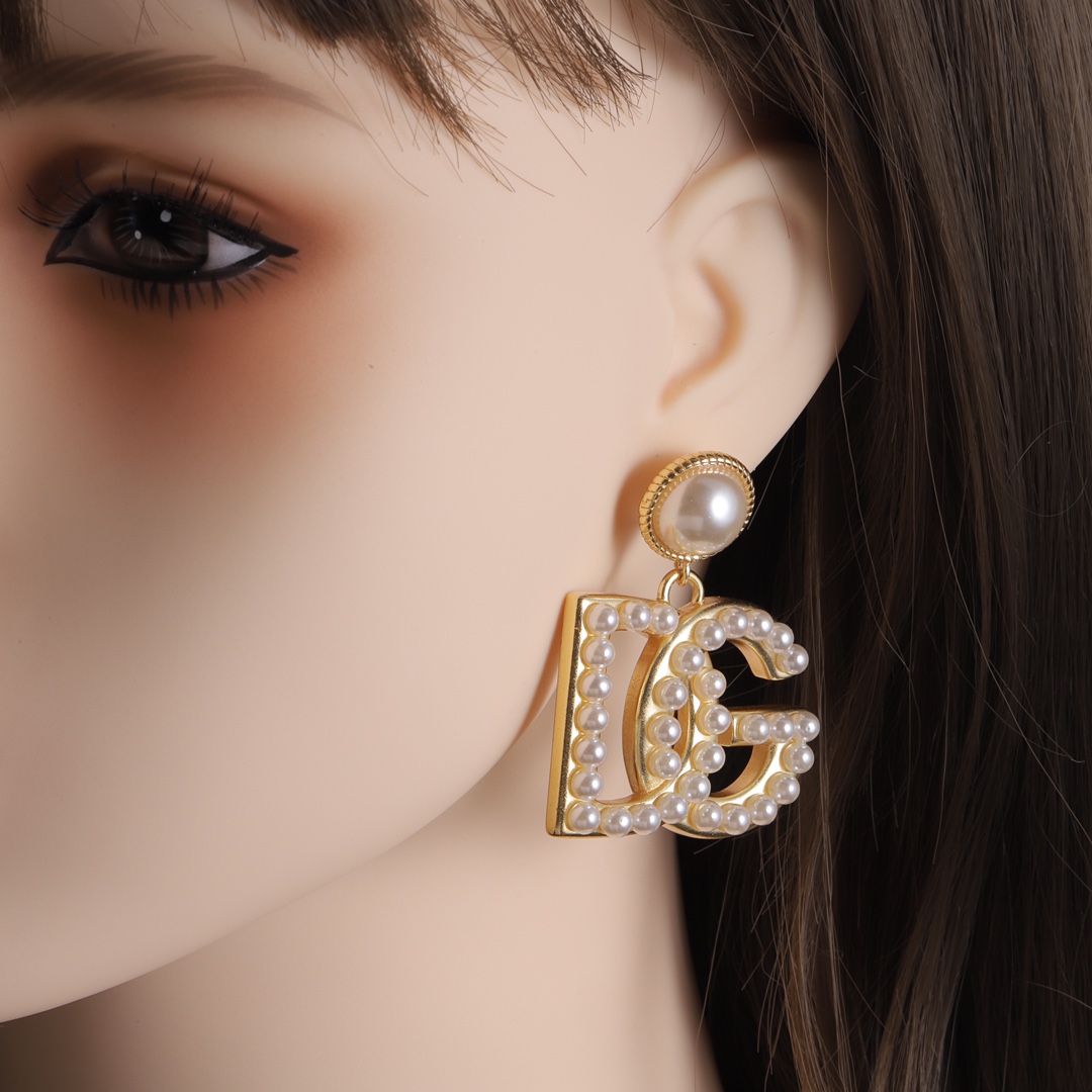 DG pearl earrings