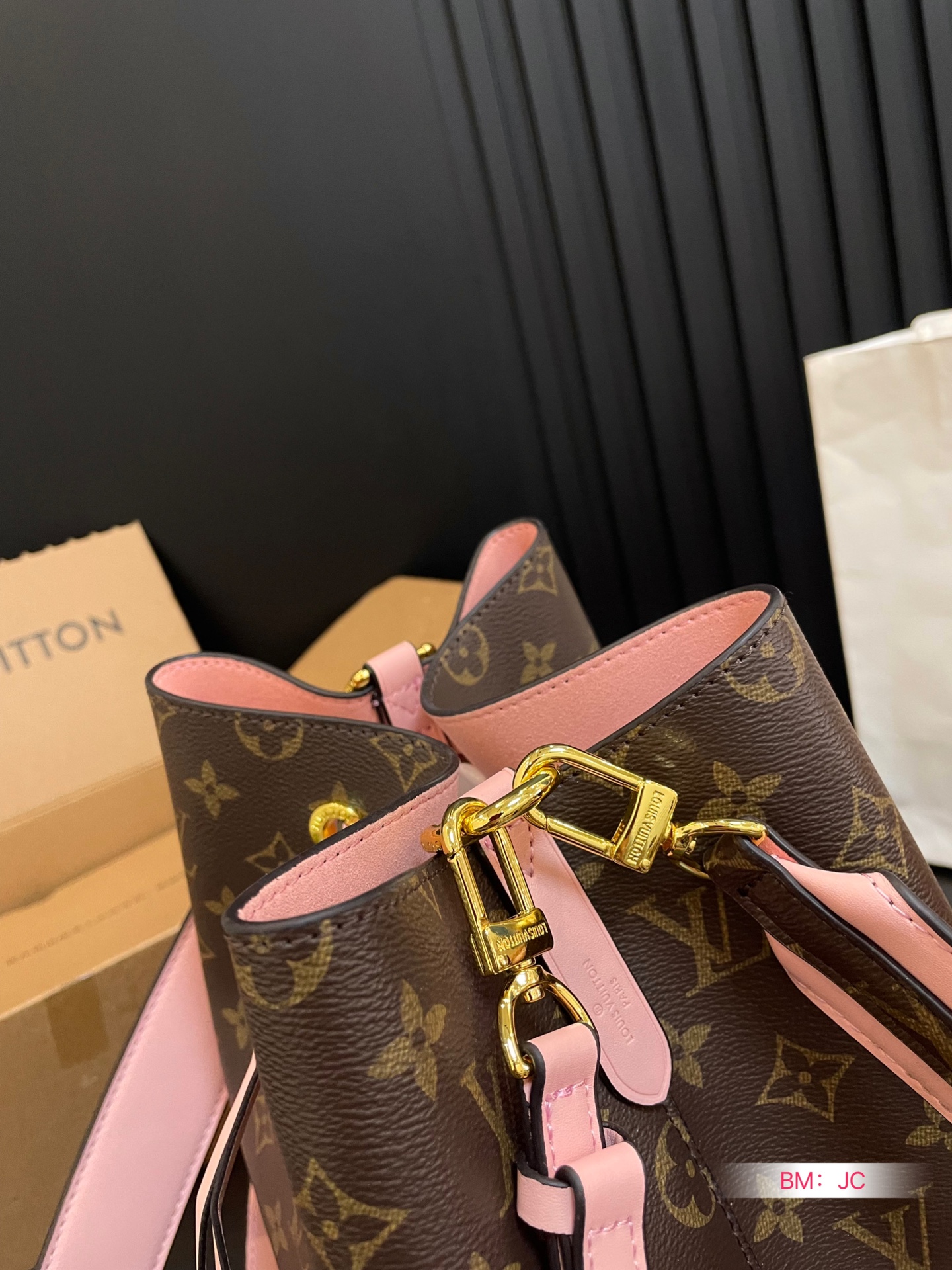 L design  NEONOE bucket leather bag