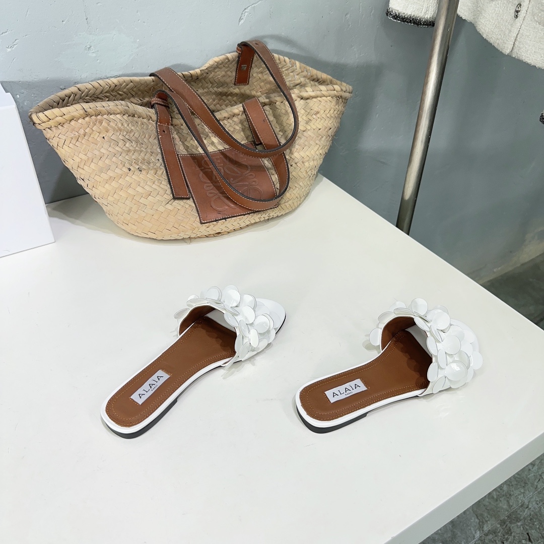 Alaia 2024 new round flower embellished flat sandals