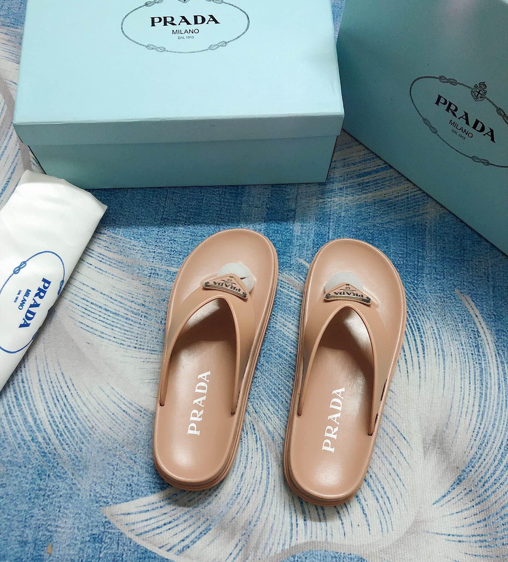 P design soft bottom flip flops