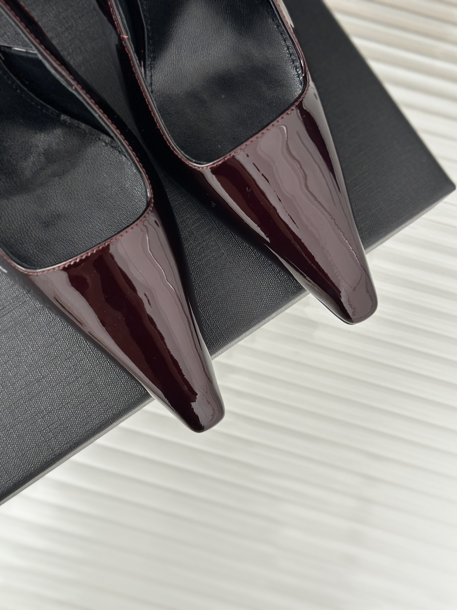 Saint Lauren*Y style 24ss new runway heeled pointed toe sandals