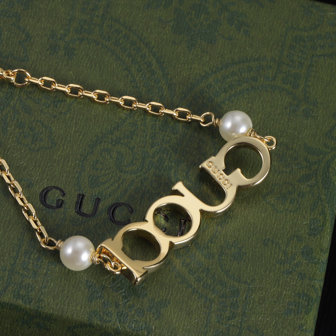 G design pearl bracelet