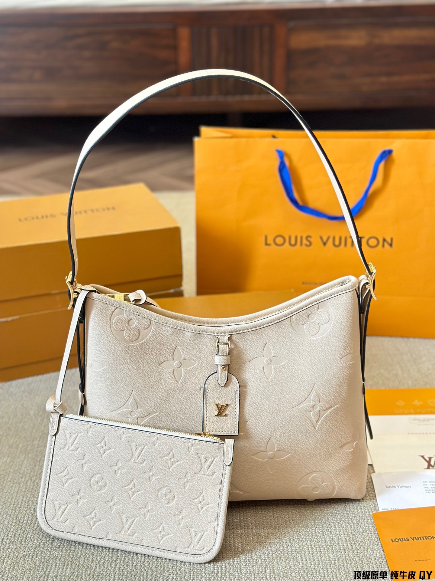 L design Classic Carryall handbag Cowhide made of