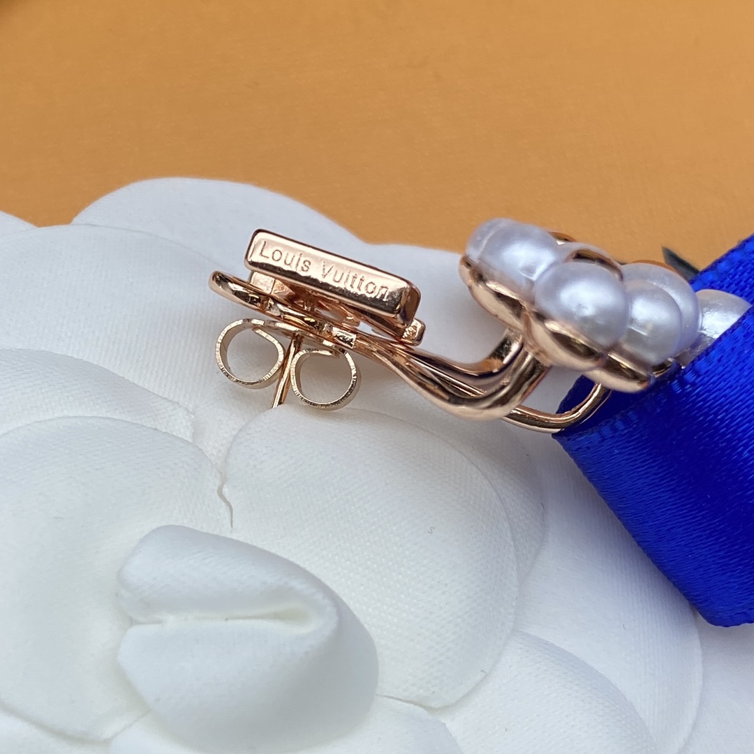 L design new earrings