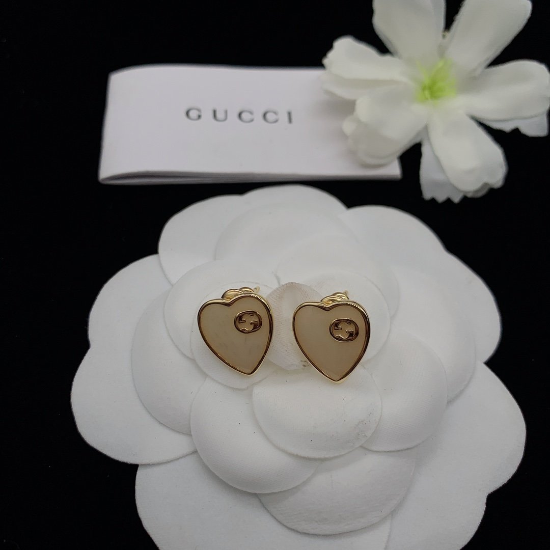 G design Love Earrings