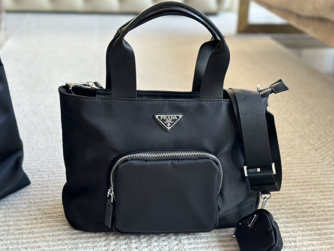 P design classic shopping bag