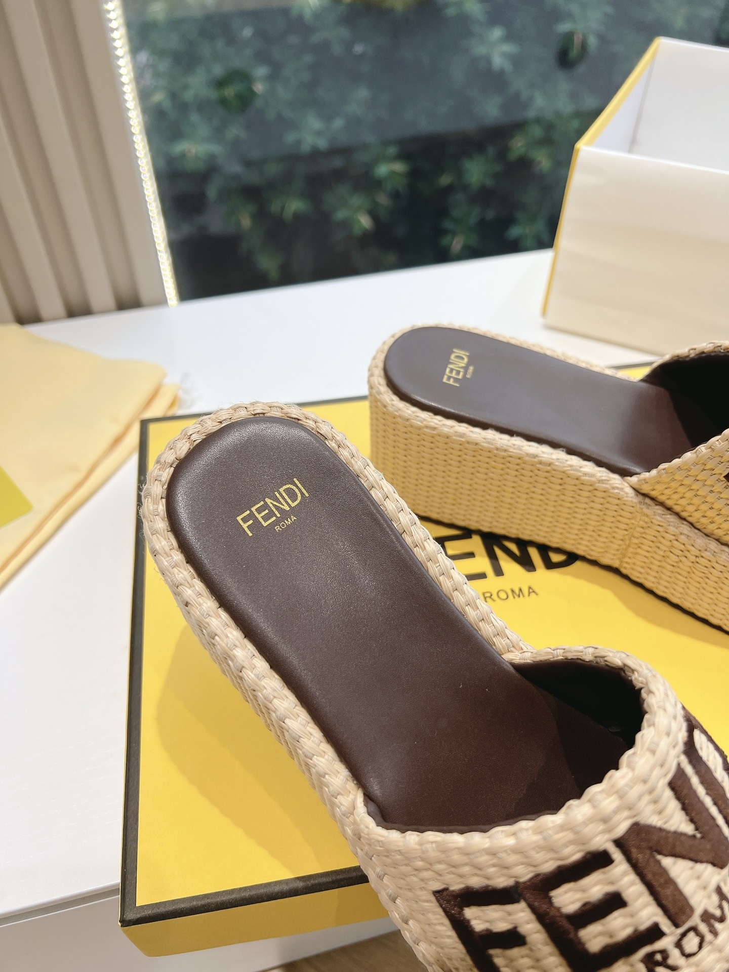 F design 's new season woven slippers