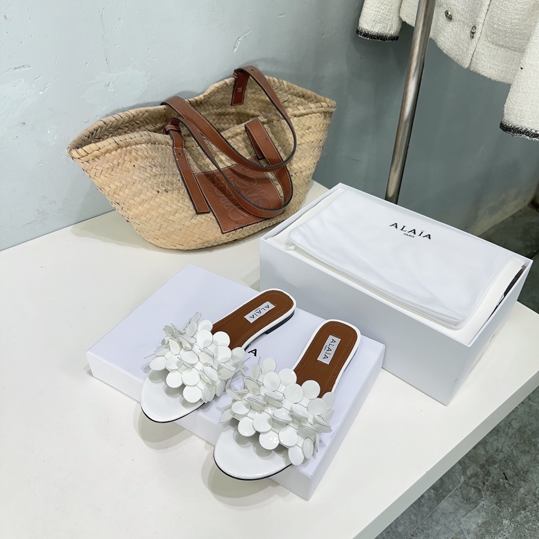 Alaia 2024 new round flower embellished flat sandals