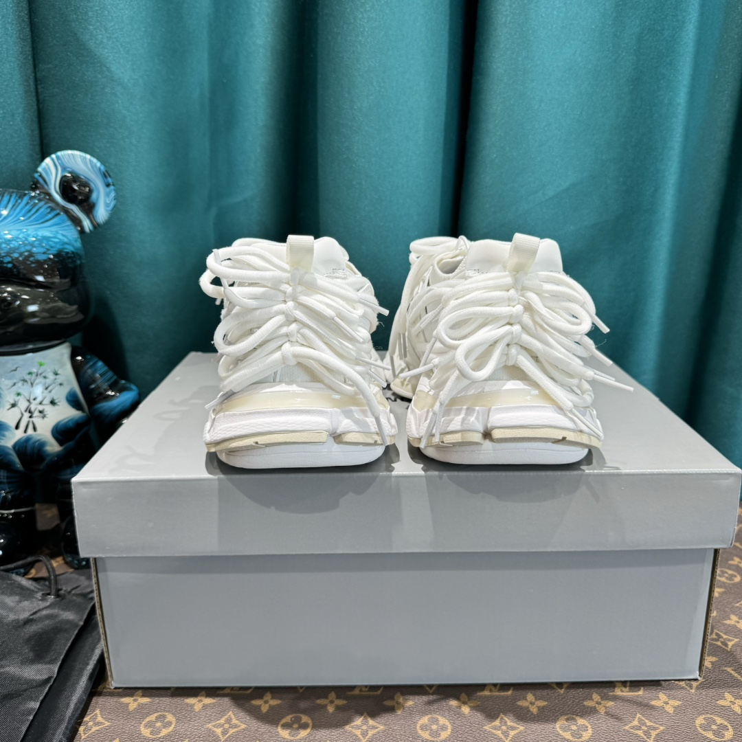 B design track 3.0 Classic stylish sports shoes