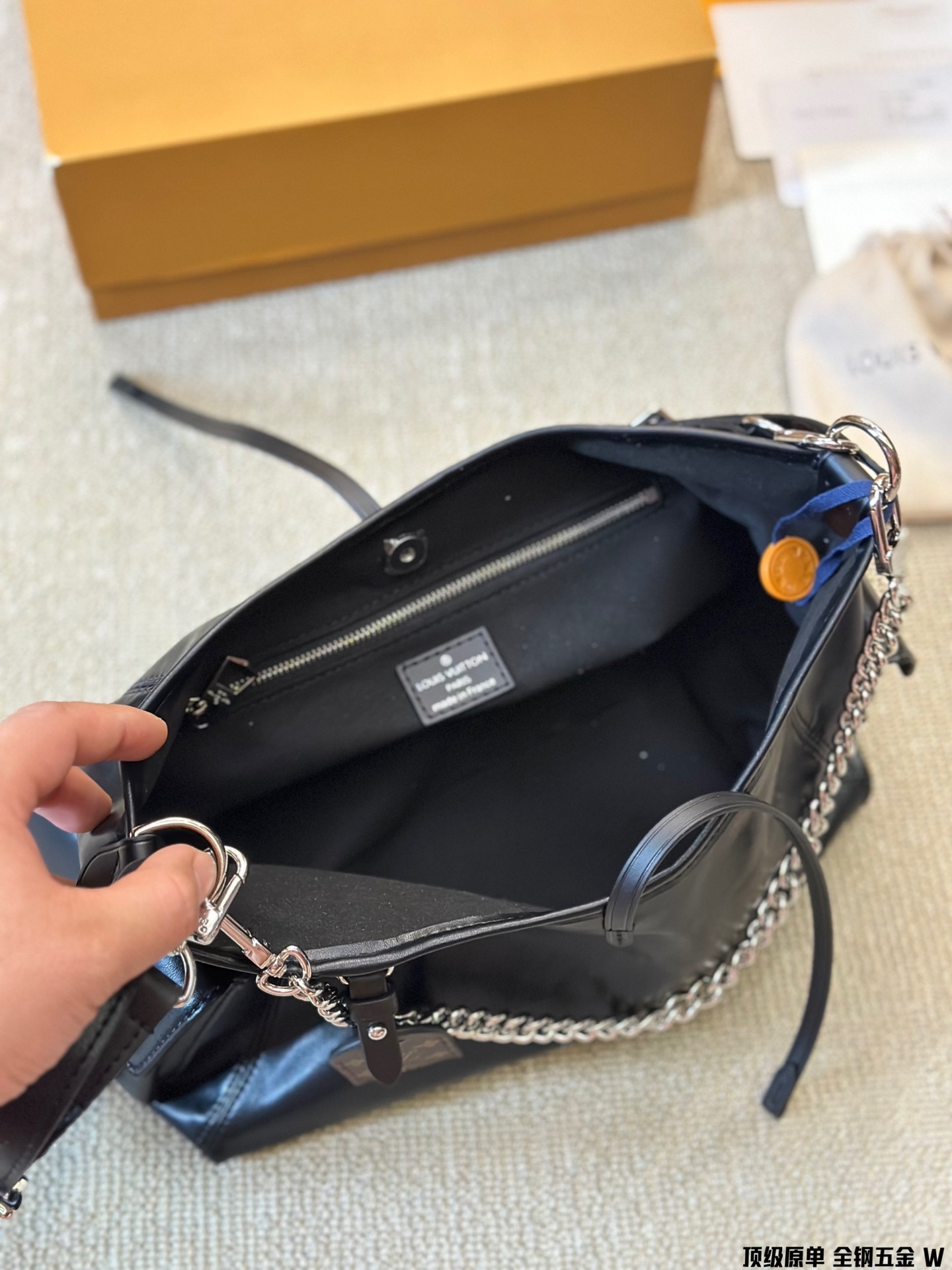 L design new CarrvAll Dark medium handbag