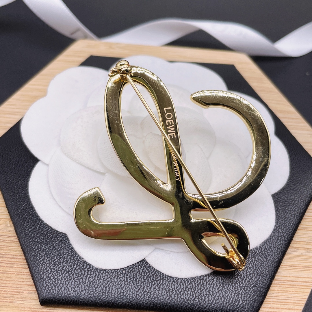 L design  Fashion Pearl Brooch