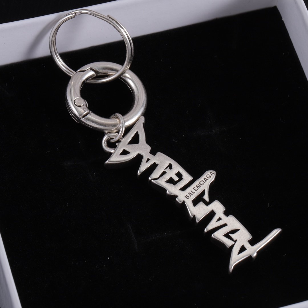 B design  Fashion Letter Keychain