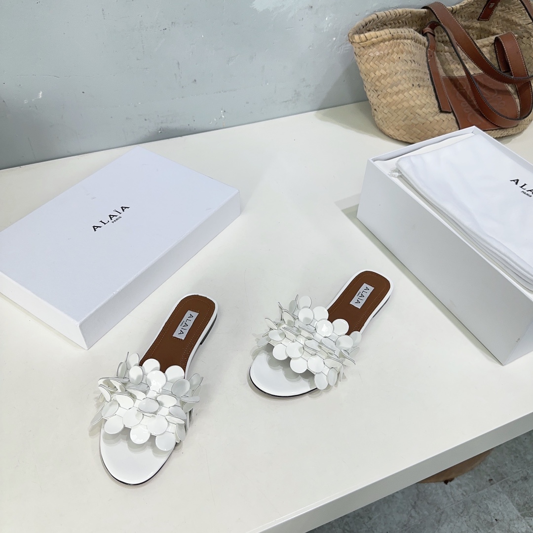 Alaia 2024 new round flower embellished flat sandals