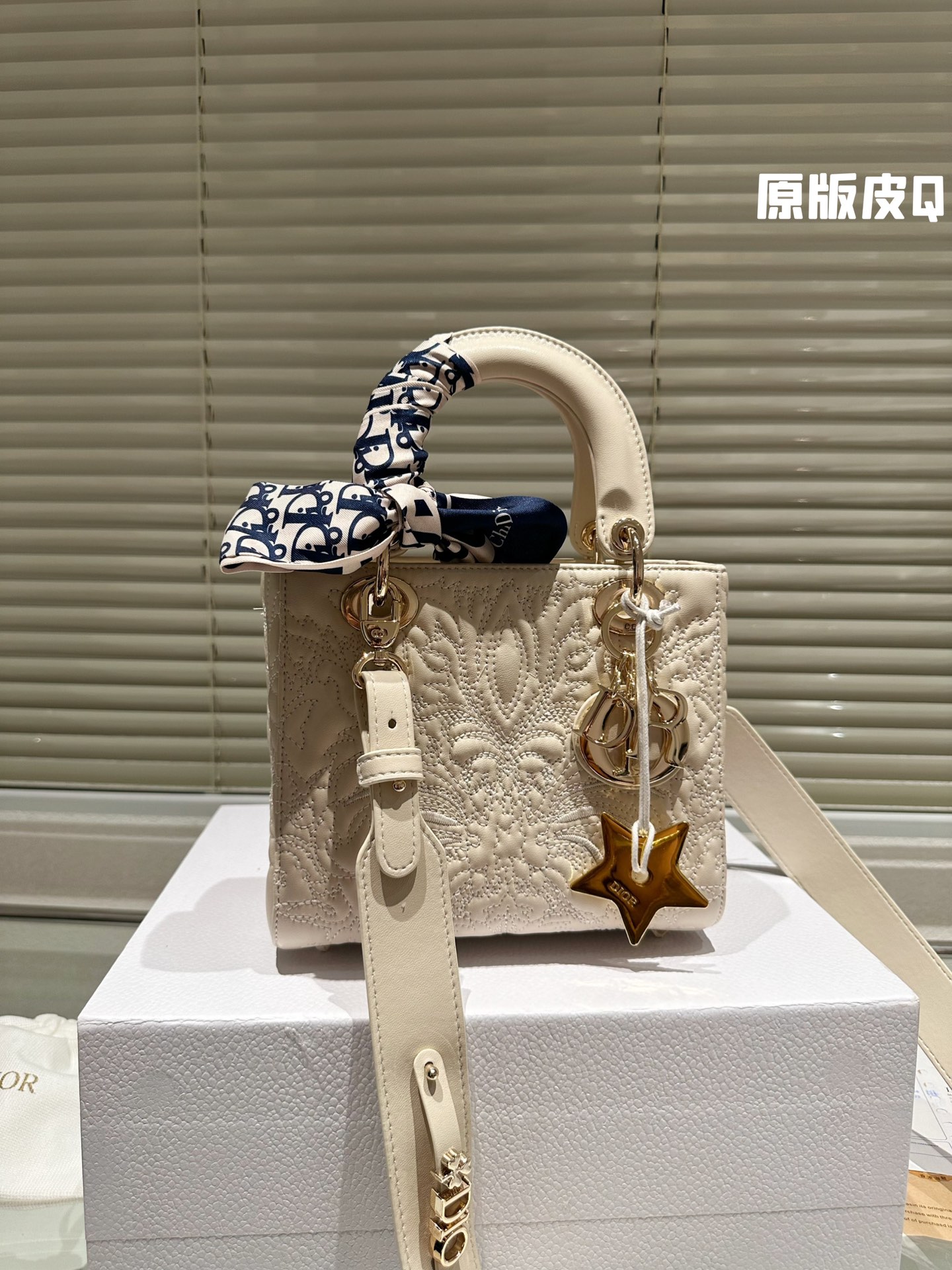 D designnew product embroidery Diana