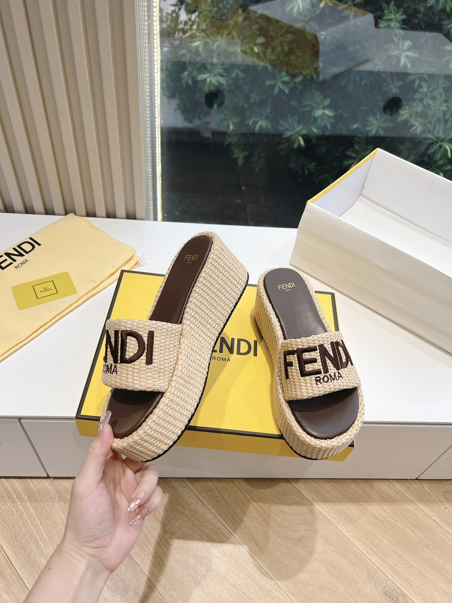 F design 's new season woven slippers