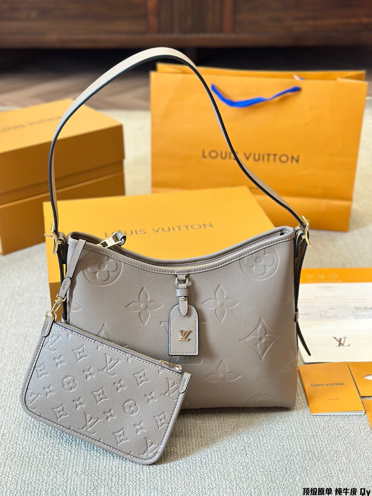 L design Classic Carryall handbag Cowhide made of